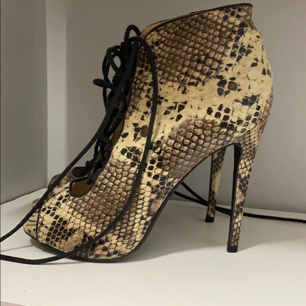 Shoes size 8